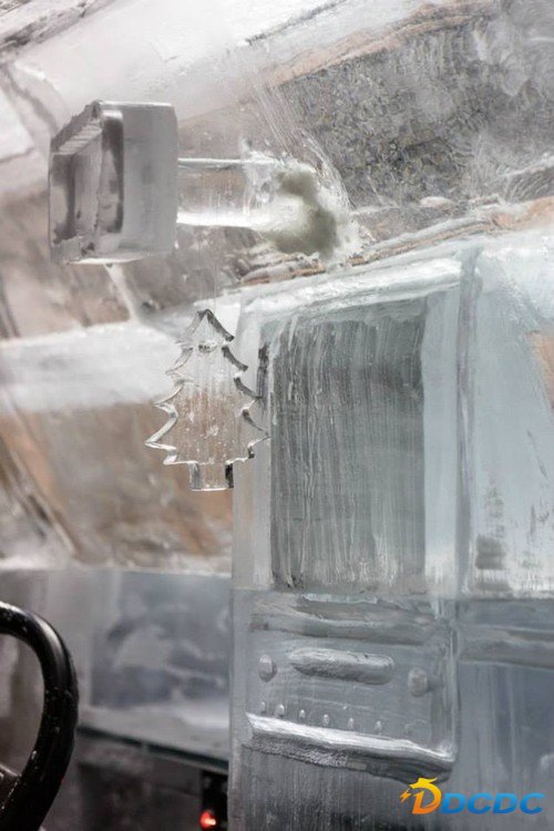 营销怪招 电动车电池组合冰造货车上路